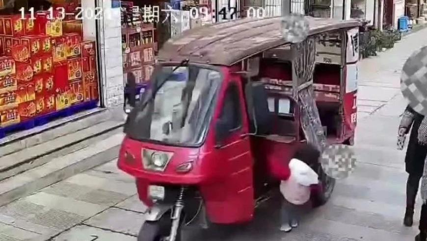 2025管家婆资料正版大全藏宝阁,3个女儿的父亲过年现状,经济性执行方案剖析_精英版V3.55
