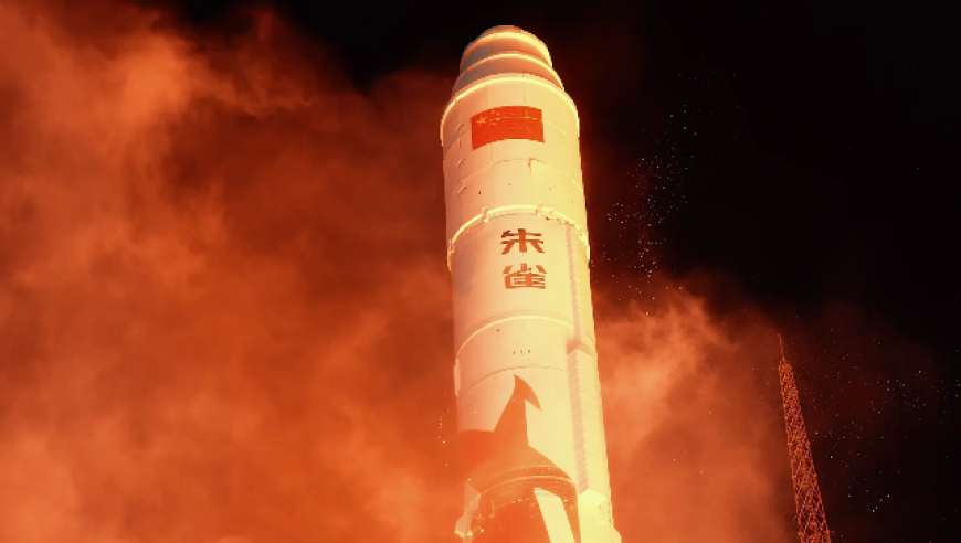83岁太爷爷小心抱刚出生12天的重孙,2025管家婆四肖八码资料,创新典义解读_升级版V11.74