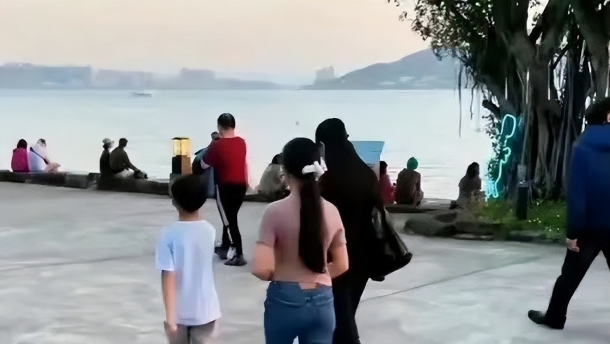 人民币兑美元中间价下调30点,澳门码一肖三码,精准解释落实的人生哲理_完整版V3.97
